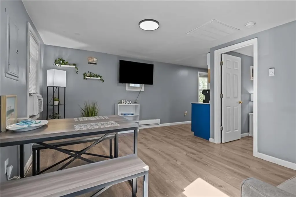 31 Oakhurst Avenue Warwick RI 02889