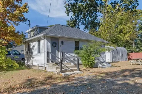 31 Oakhurst Avenue Warwick RI 02889