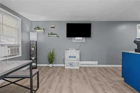 31 Oakhurst Avenue Warwick RI 02889