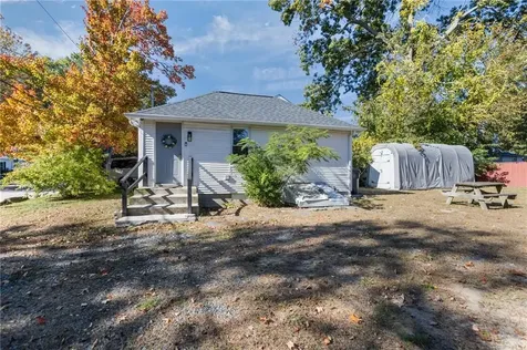 31 Oakhurst Avenue Warwick RI 02889