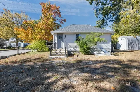 31 Oakhurst Avenue Warwick RI 02889