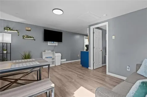 31 Oakhurst Avenue Warwick RI 02889