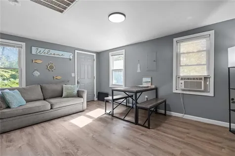 31 Oakhurst Avenue Warwick RI 02889