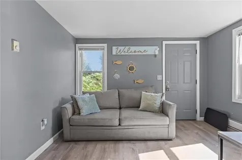 31 Oakhurst Avenue Warwick RI 02889