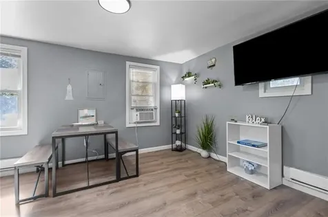 31 Oakhurst Avenue Warwick RI 02889