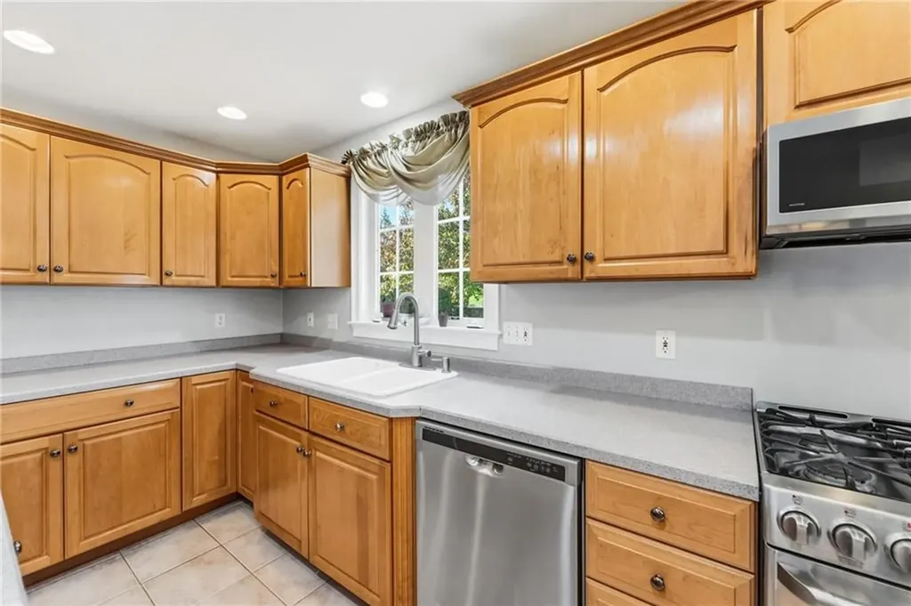 18 Susan Drive Cumberland RI 02864