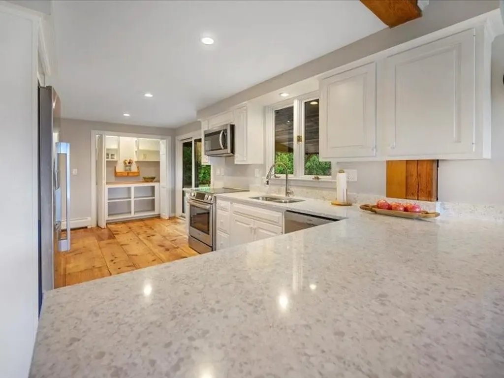 24 Peaceful Way Tiverton RI 02878