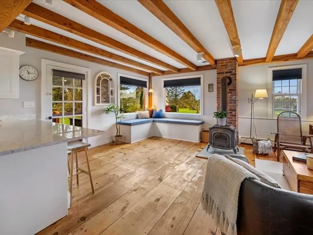 24 Peaceful Way Tiverton RI 02878