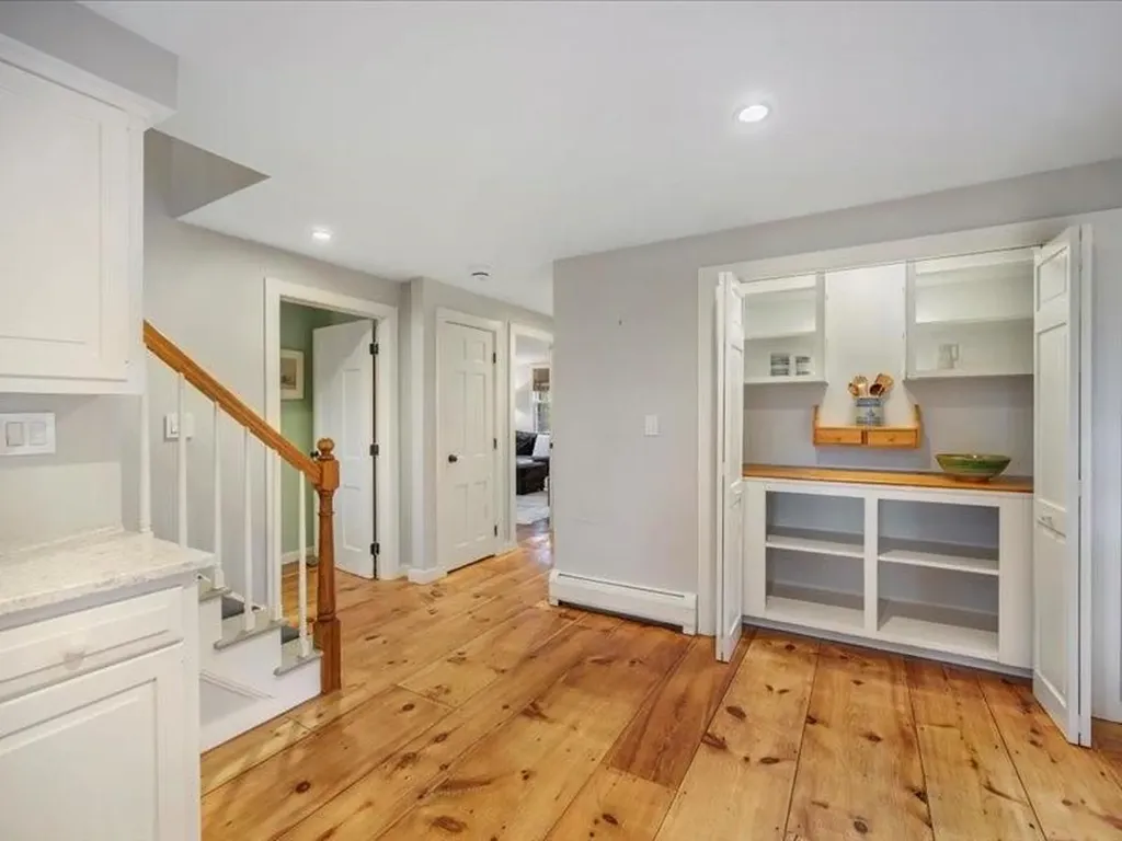 24 Peaceful Way Tiverton RI 02878