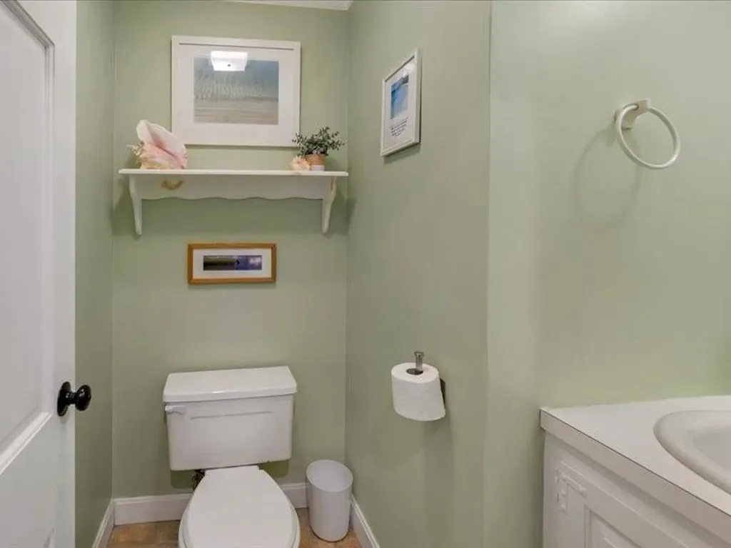 24 Peaceful Way Tiverton RI 02878