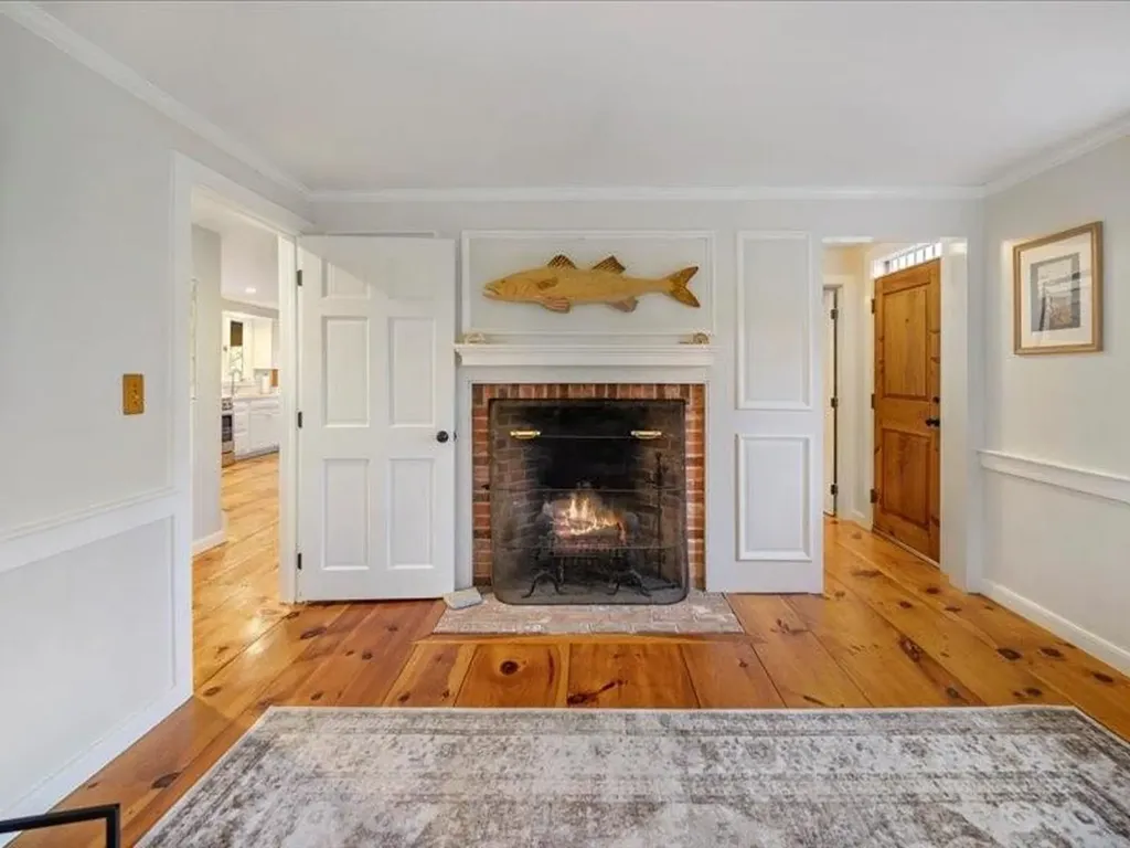 24 Peaceful Way Tiverton RI 02878