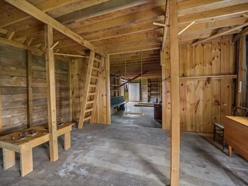 24 Peaceful Way Tiverton RI 02878