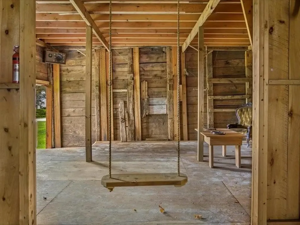 24 Peaceful Way Tiverton RI 02878