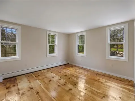 24 Peaceful Way Tiverton RI 02878