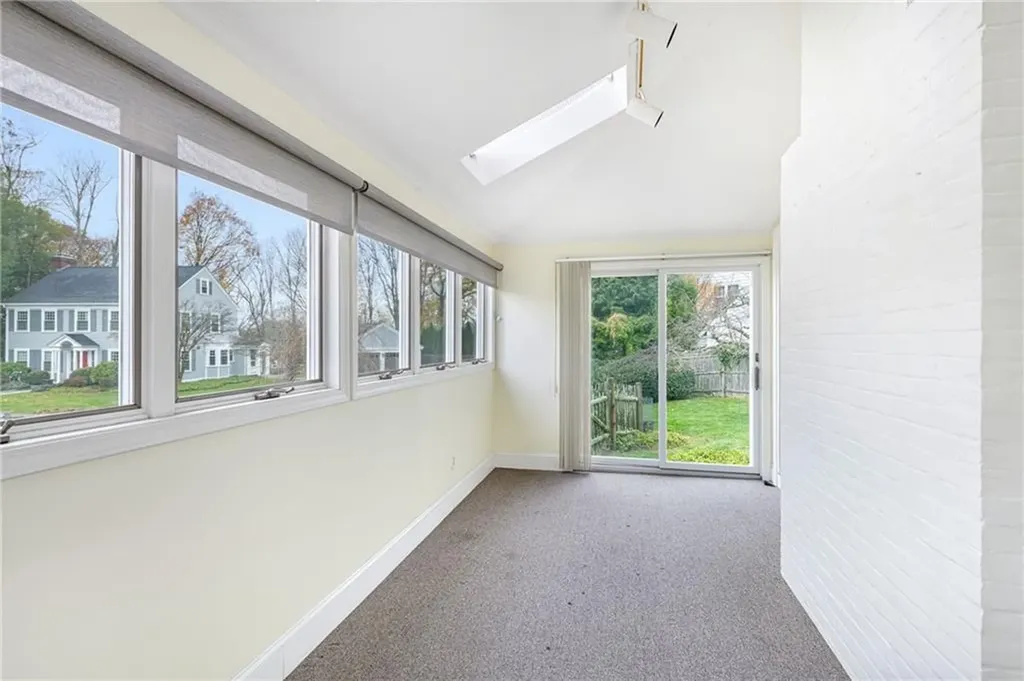 20 Elmsgate Way East Providence RI 02916