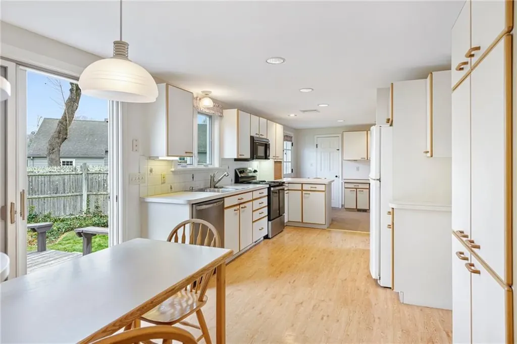 20 Elmsgate Way East Providence RI 02916