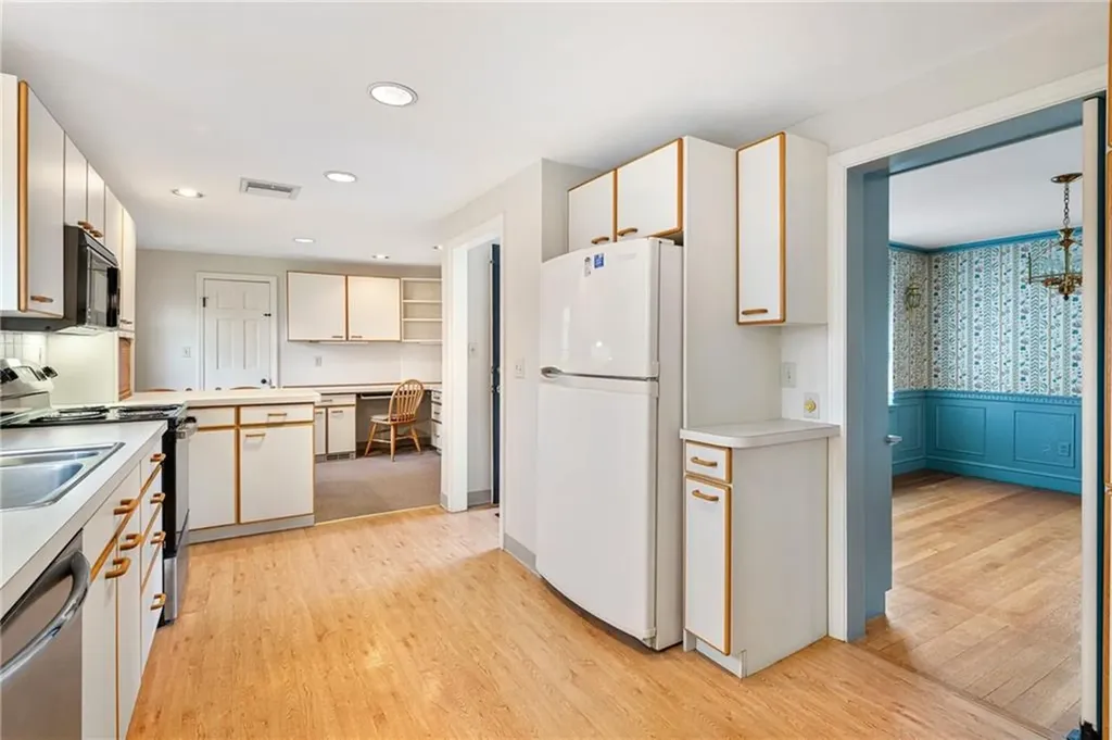 20 Elmsgate Way East Providence RI 02916