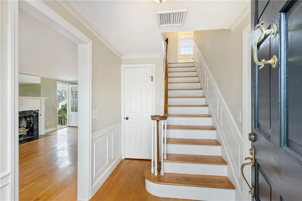 20 Elmsgate Way East Providence RI 02916