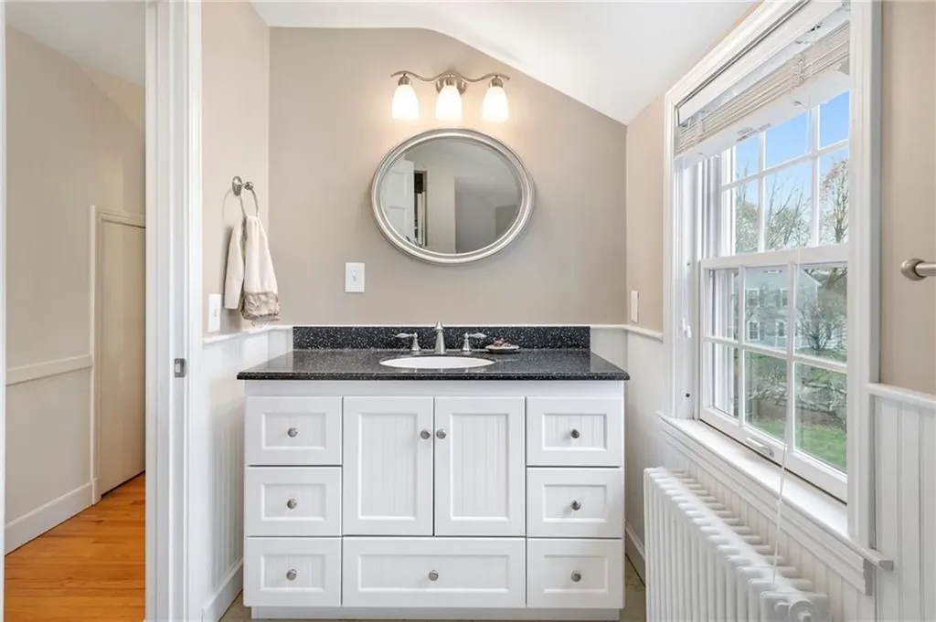 20 Elmsgate Way East Providence RI 02916