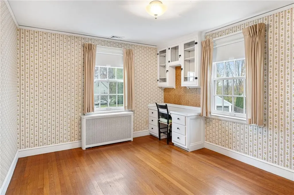 20 Elmsgate Way East Providence RI 02916