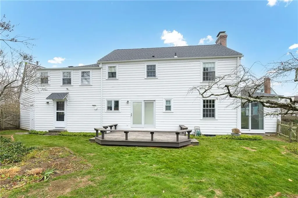 20 Elmsgate Way East Providence RI 02916