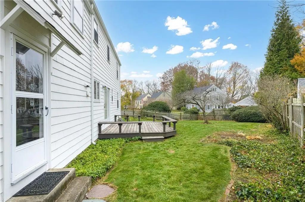 20 Elmsgate Way East Providence RI 02916