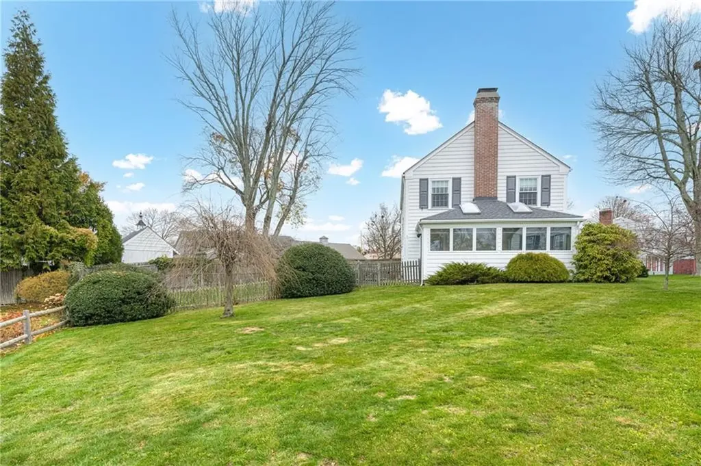 20 Elmsgate Way East Providence RI 02916