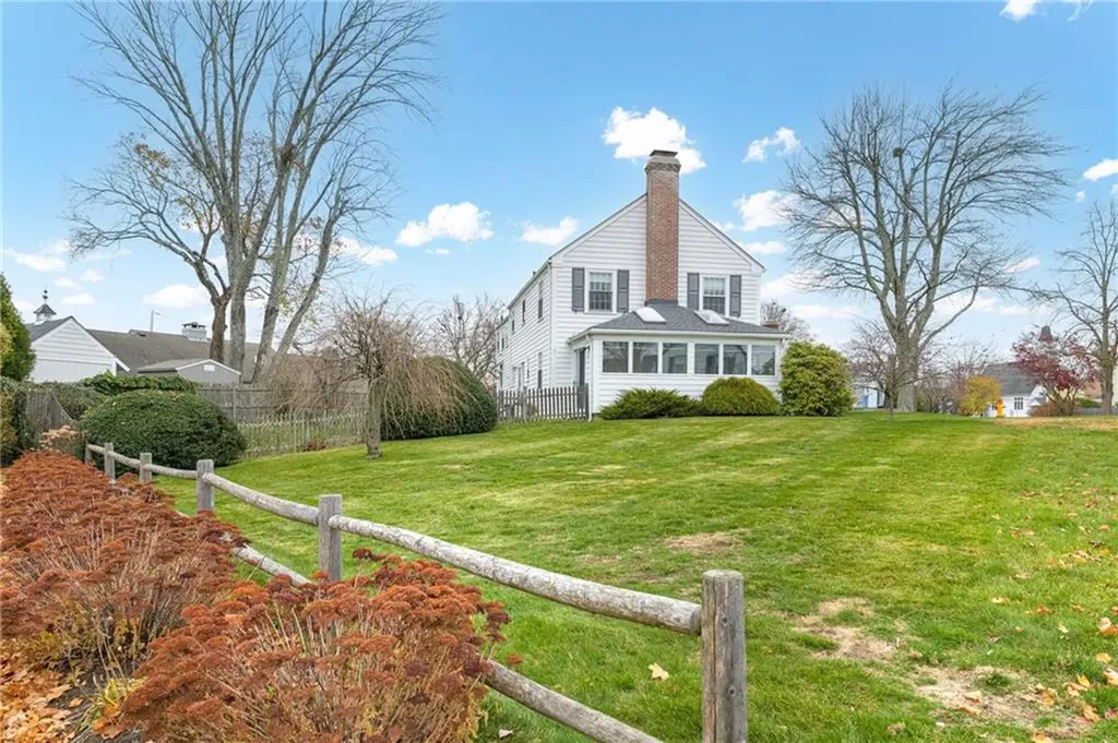 20 Elmsgate Way East Providence RI 02916