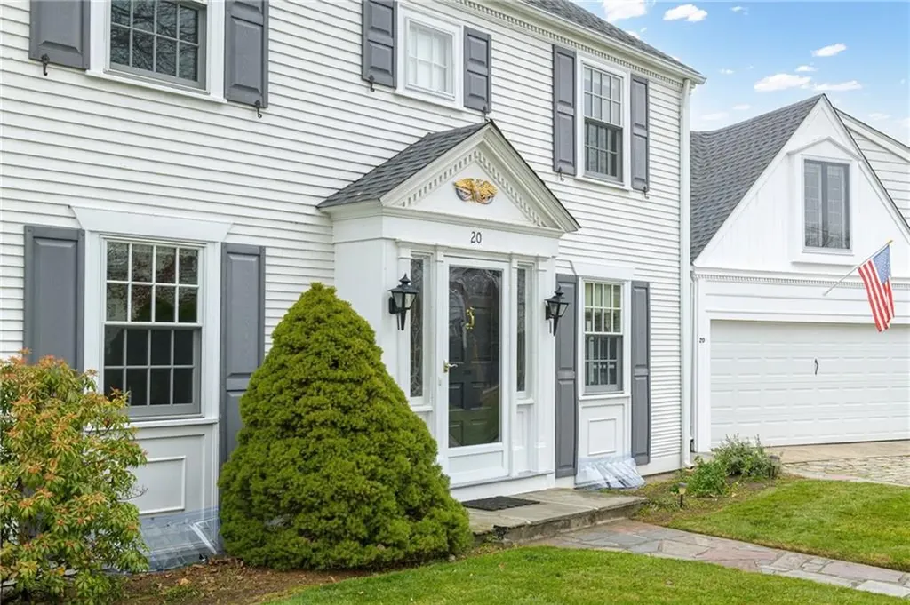 20 Elmsgate Way East Providence RI 02916