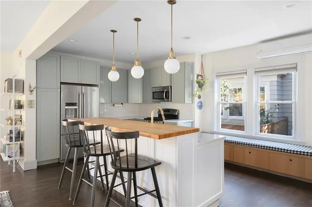 32 Glendale Avenue Providence RI 02906