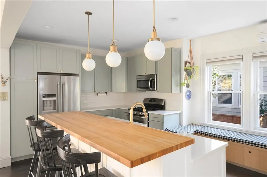 32 Glendale Avenue Providence RI 02906