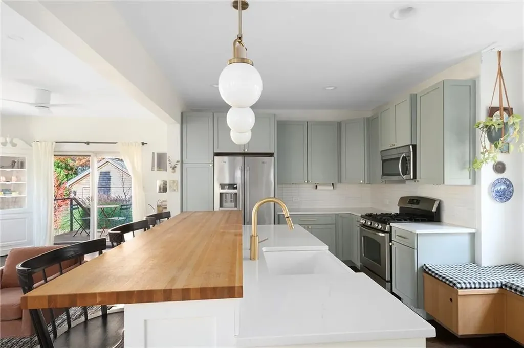 32 Glendale Avenue Providence RI 02906