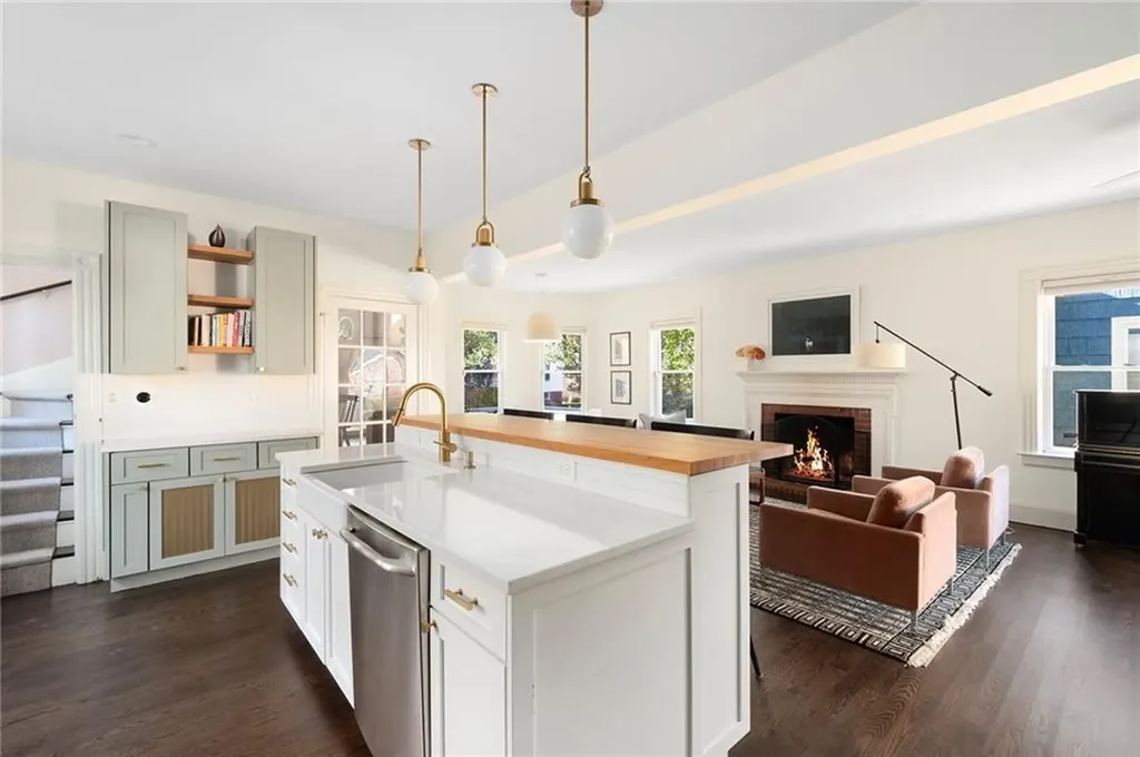 32 Glendale Avenue Providence RI 02906