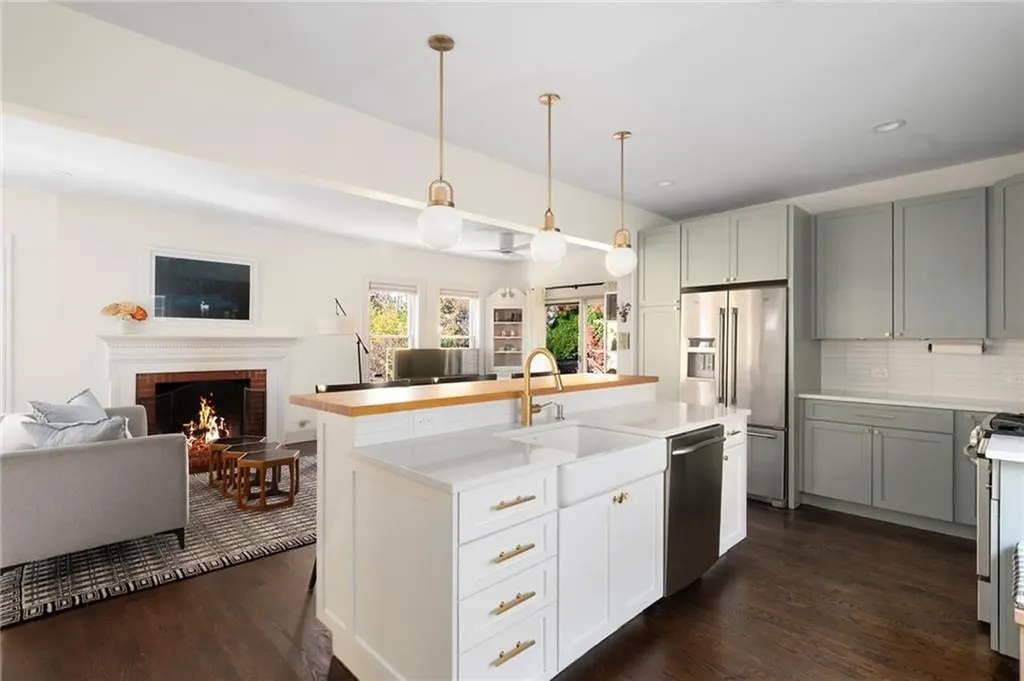 32 Glendale Avenue Providence RI 02906