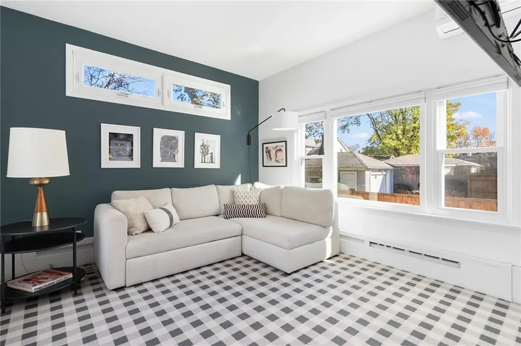 32 Glendale Avenue Providence RI 02906