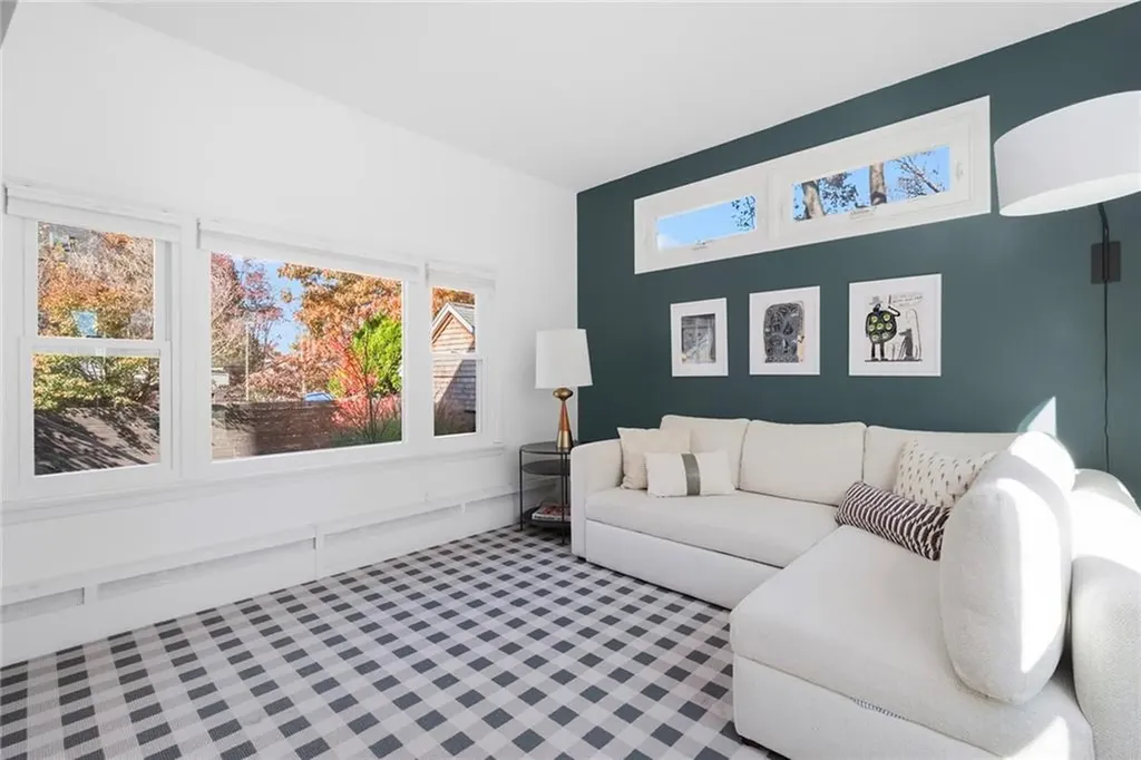 32 Glendale Avenue Providence RI 02906