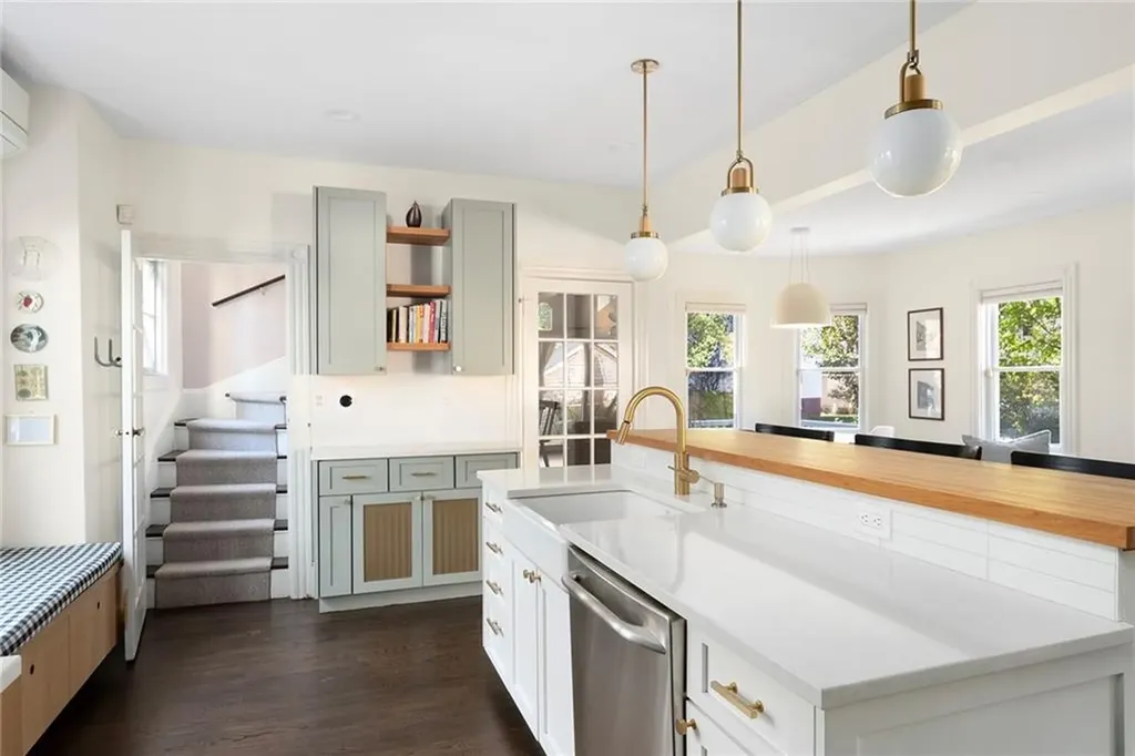 32 Glendale Avenue Providence RI 02906