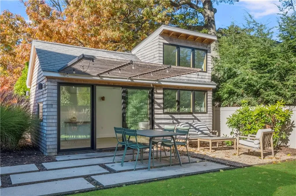 32 Glendale Avenue Providence RI 02906