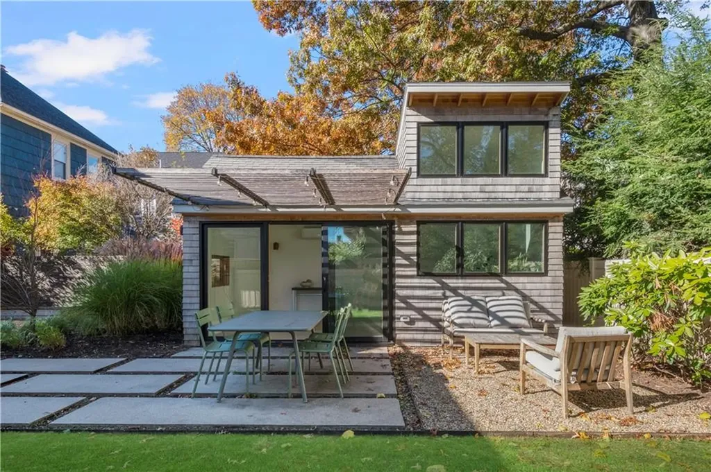 32 Glendale Avenue Providence RI 02906