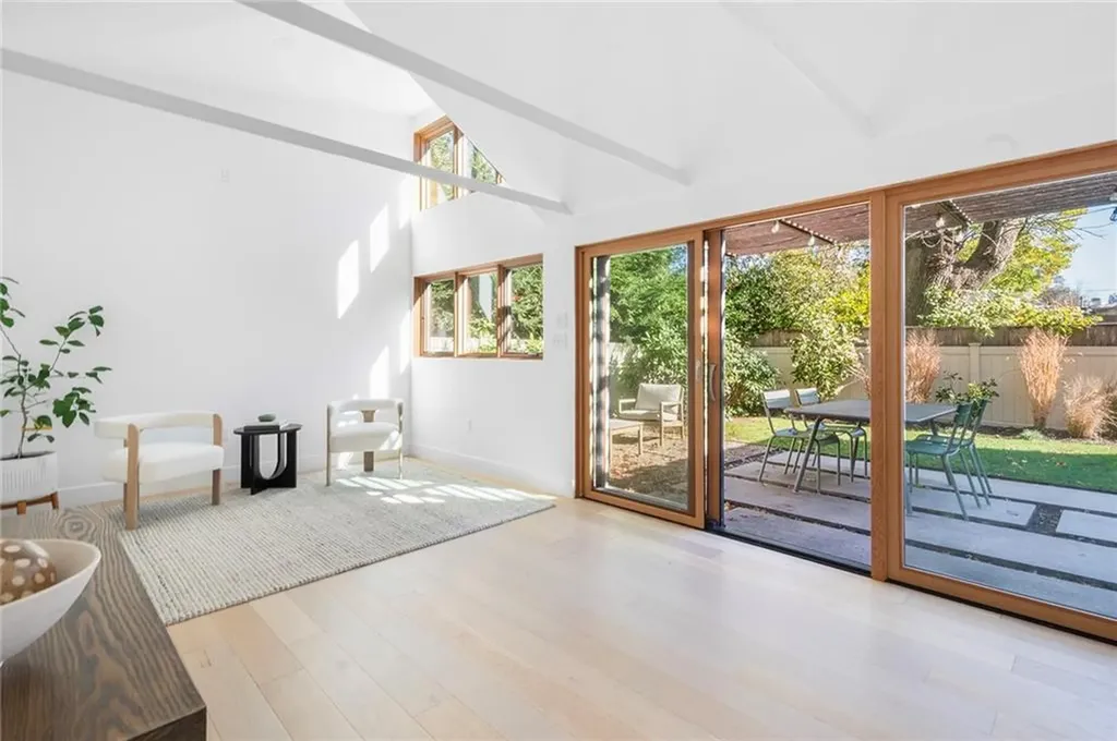 32 Glendale Avenue Providence RI 02906