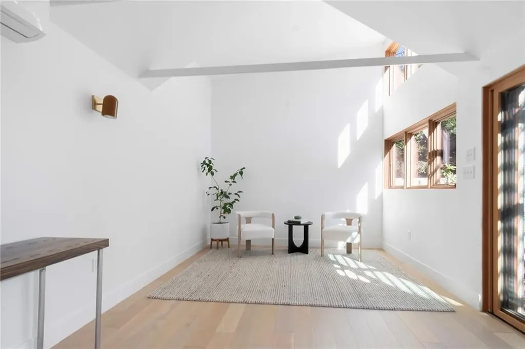 32 Glendale Avenue Providence RI 02906