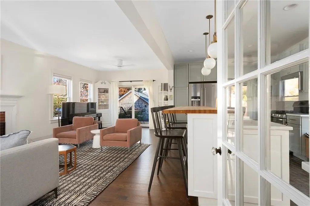 32 Glendale Avenue Providence RI 02906