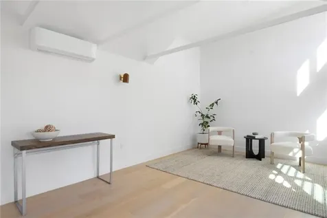 32 Glendale Avenue Providence RI 02906