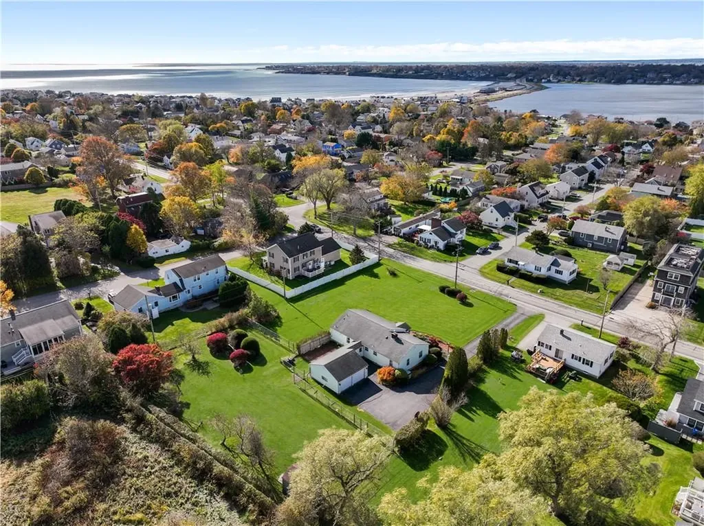 118 Wolcott Avenue Middletown RI 02842