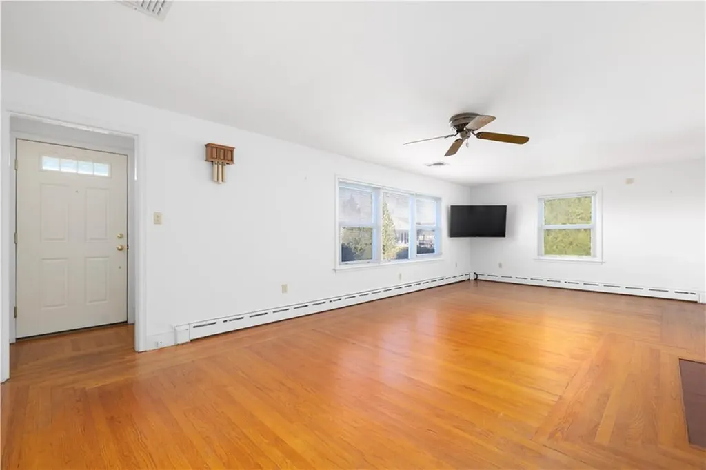 118 Wolcott Avenue Middletown RI 02842