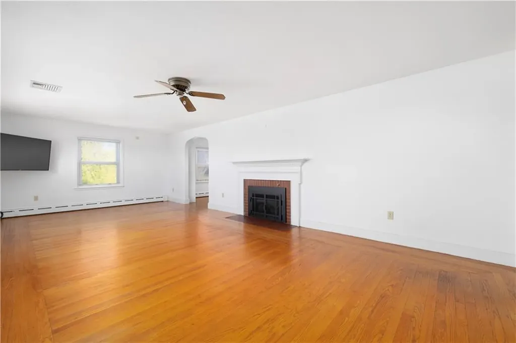 118 Wolcott Avenue Middletown RI 02842