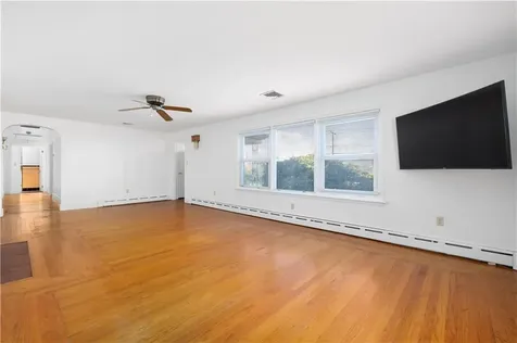 118 Wolcott Avenue Middletown RI 02842