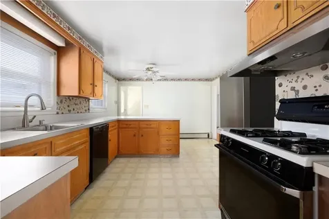 118 Wolcott Avenue Middletown RI 02842