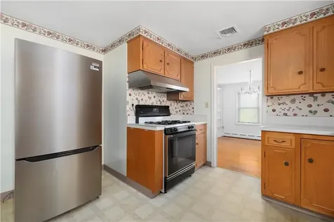 118 Wolcott Avenue Middletown RI 02842