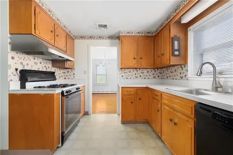 118 Wolcott Avenue Middletown RI 02842